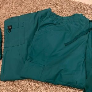 Men’s cargo pocket scrub pants - dark green - set of 3